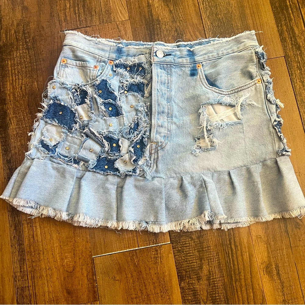 Levi pleaded skirt
